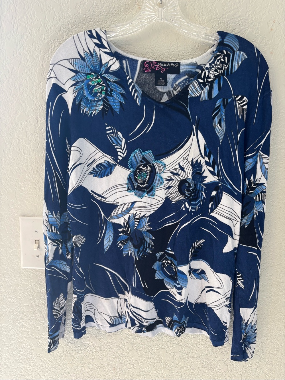 Peck & Peck Navy and White Floral Long-Sleeve V-Neck Top size XL